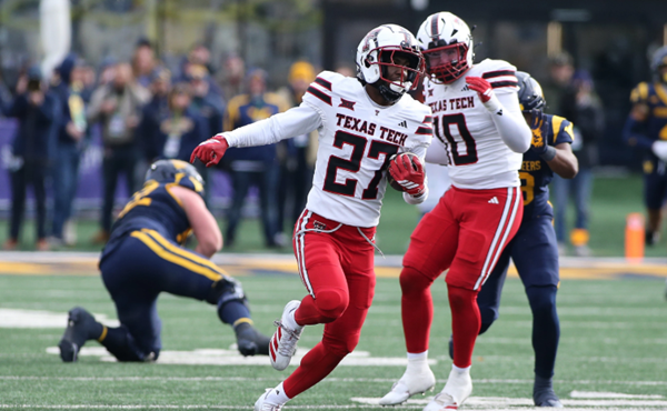 Georgia moves up behind Ohio State, Indiana atop AP football poll