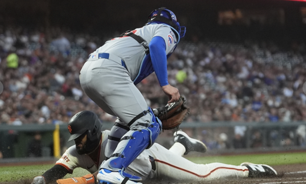 Giants bowl over Cubs 12-3