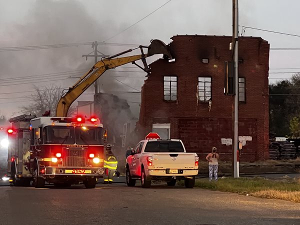 Fire destroys building next to Fulton Public Library