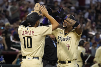 Diamondbacks sweep Cubs with 6-2 win, pass Chicago in NL wild-card race
