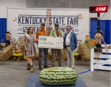 Winning Kentucky State Fair pumpkin tips scales at 1,133 pounds