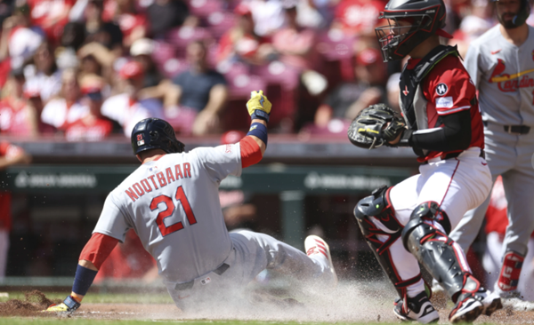 Reds deck Cards 7-4 to stop 5-game slide