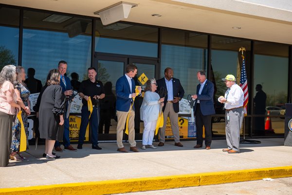 Ribbon cutting held for Mayfield driver licensing office