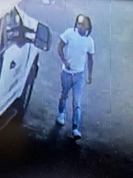 Benton police searching for fraud suspect 