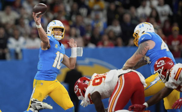 Chargers nip Chiefs 27-21 in Brazil