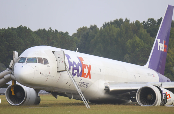 FedEx jet slides off Chattanooga runway after landing gear failure