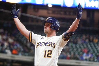 Brewers boost playoff hopes with 5-1 victory over Cardinals