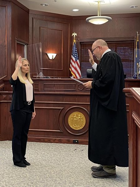 New Lyon County judge-executive sworn in