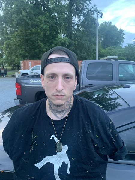 Fugitive arrest in Graves County following foot chase