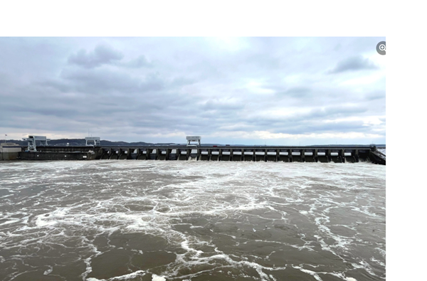 Kentucky, Barkley dams each discharging 2 million gallons of water per second