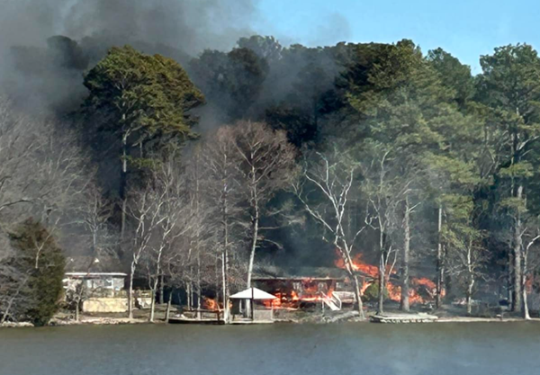 Two homes reportedly destroyed in southern Illinois brush fire