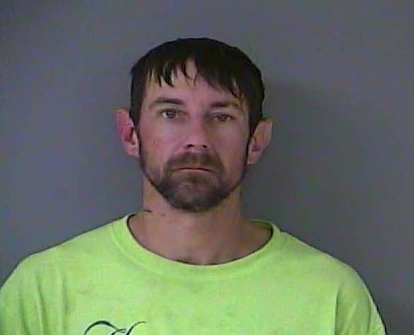 Eddyville man arrested for allegedly stealing gas from parked cars