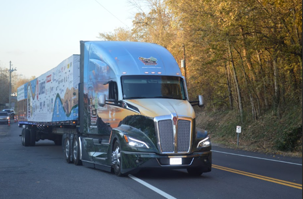 Hundreds get a peek at the U.S. Capitol Christmas tree during stop in Paducah