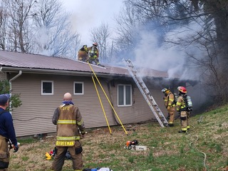 Fire damages Lone Oak home