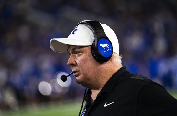 Former UK coach Stoops reportedly joining Sarkisian's staff at Texas