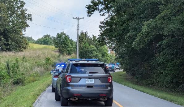 2 dead, 1 injured in shooting near Kentucky courthouse; suspect shoots self after pursuit