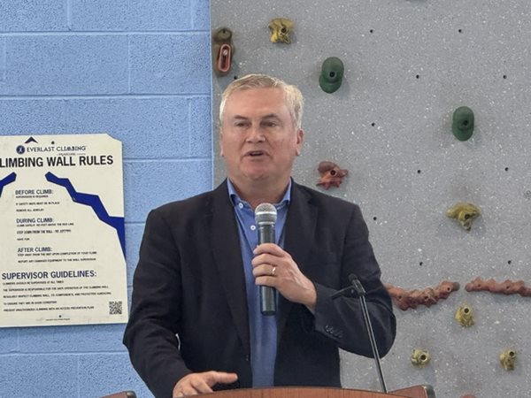 Comer delivers $40 million DOT grant for Riverport West