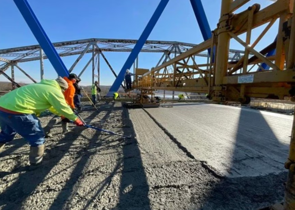 New Smithland bridge gets second concrete pour