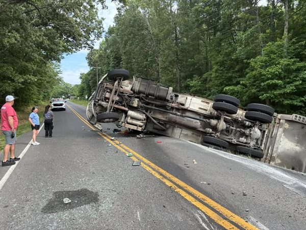 Rollover truck crash in Lyon County closes KY 93