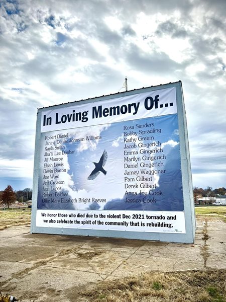 Temporary tornado memorial placed on Mayfield court square
