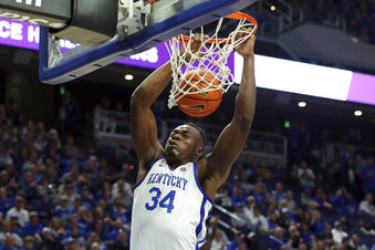 Toppin scores 20 points, No. 15 Kentucky routs North Florida