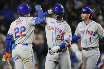 Alonso hits MLB-best 19th HR, Mets rout Cubs 10-1 to avoid sweep