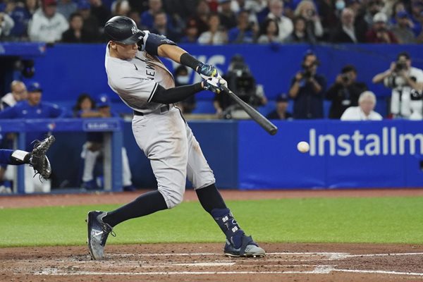 Aaron Judge hits 61st HR, ties Roger Maris' AL record