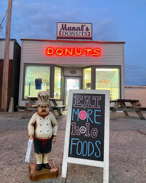 Munal's Donuts new ownership has deep donut-making history