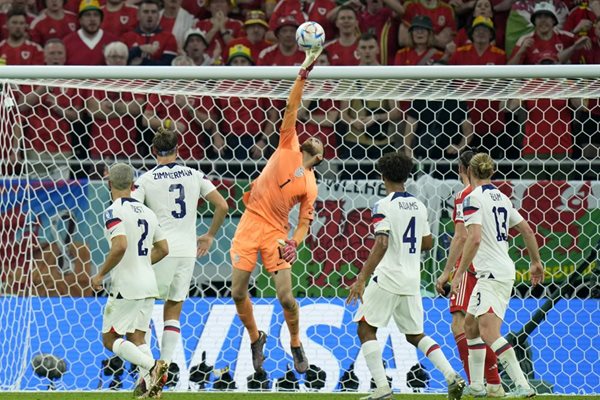 US ties Wales 1-1 in World Cup soccer opener