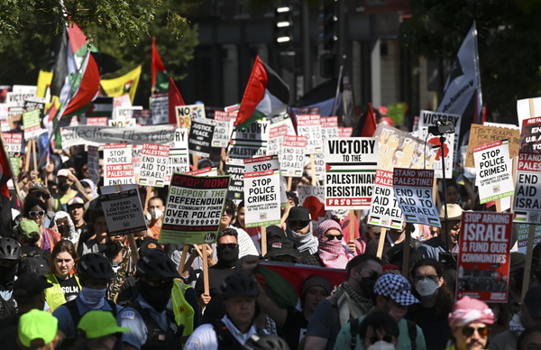 Thousands of demonstrators march on Democrat convention in Chicago
