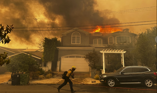 30,000 Los Angeles residents flee from wind-fueled fires