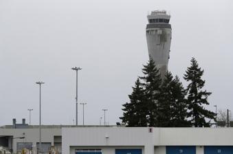 Fugitive being transported to Kentucky escapes from Seattle's airport in handcuffs